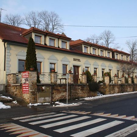 Hotel Boucek Mochov Esterno foto