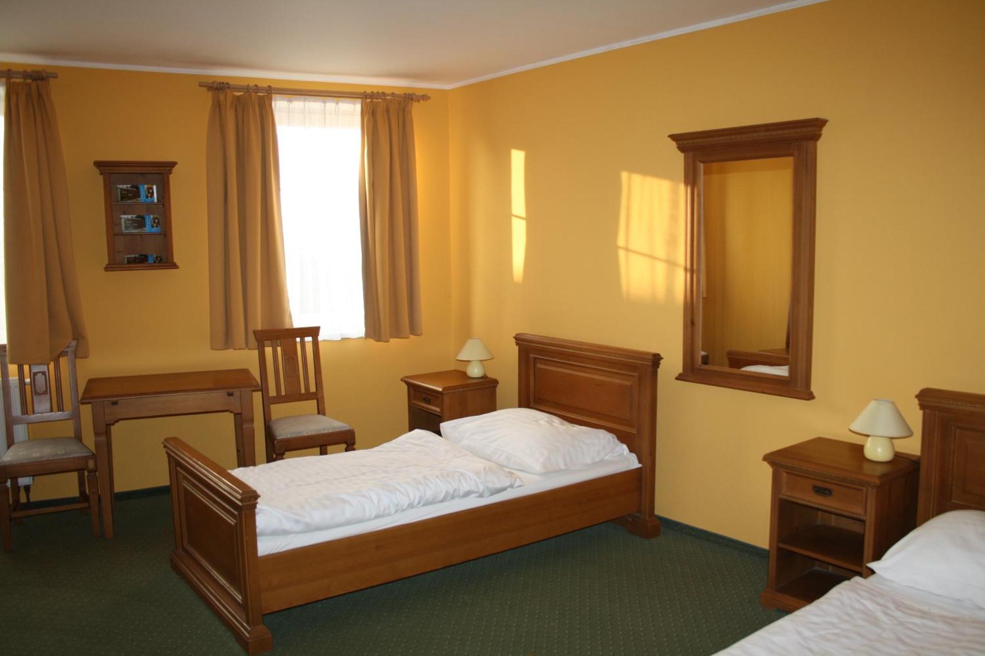 Hotel Boucek Mochov Esterno foto